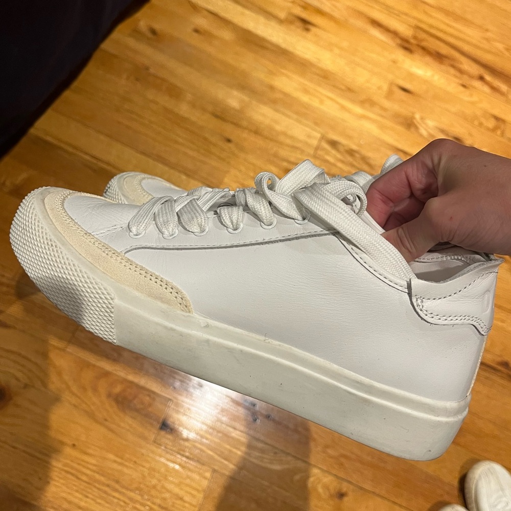 DKNY sneaker